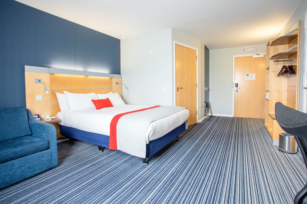 Holiday Inn Express Dunfermline 18/57