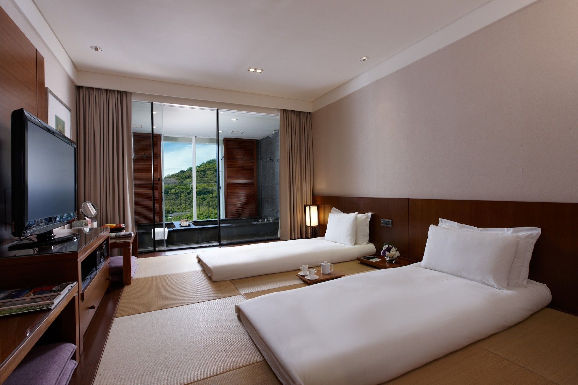 Japanese, Twin Beds, Dual Bath