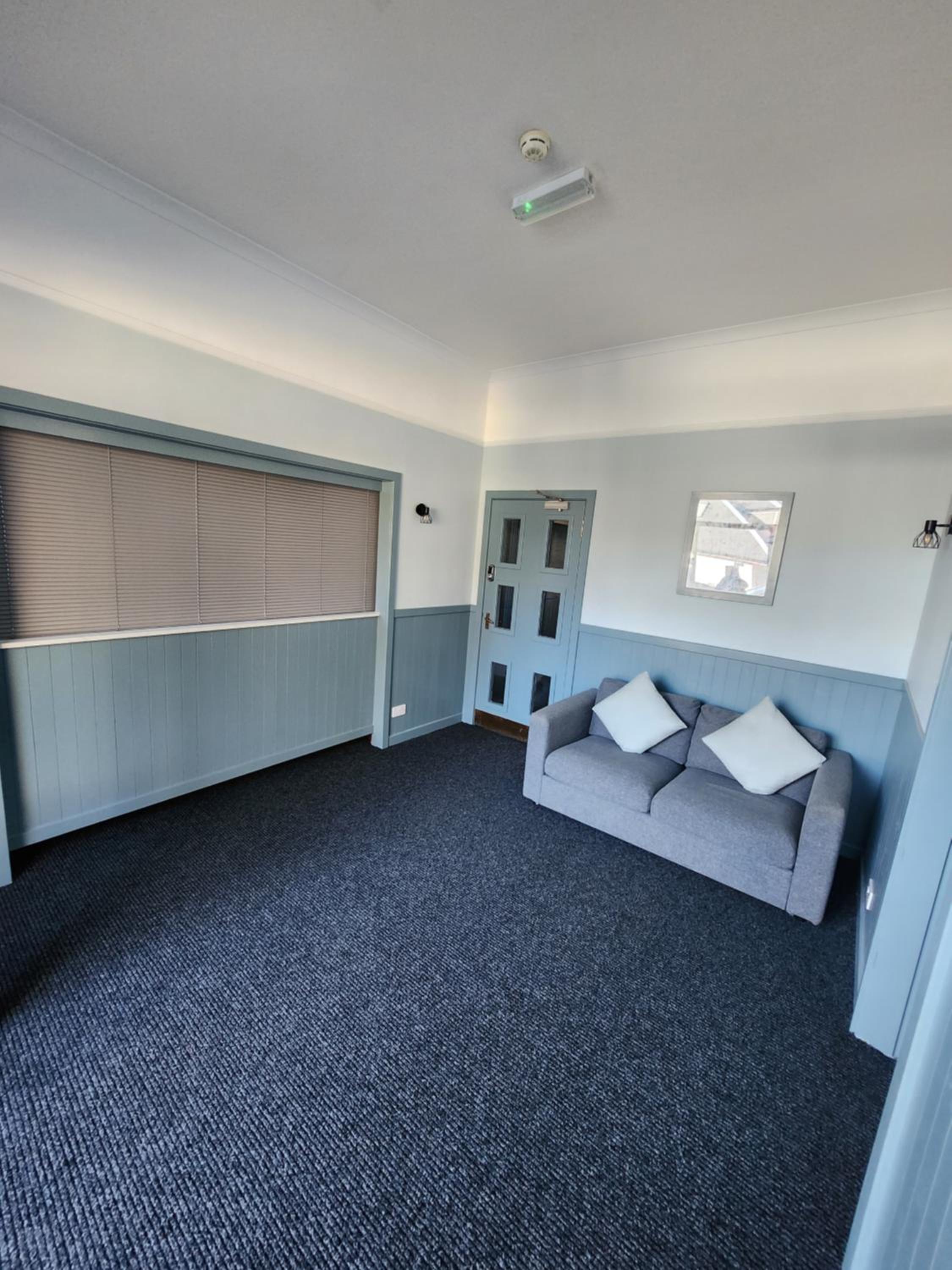KINGS KNOLL HOTEL 26/53