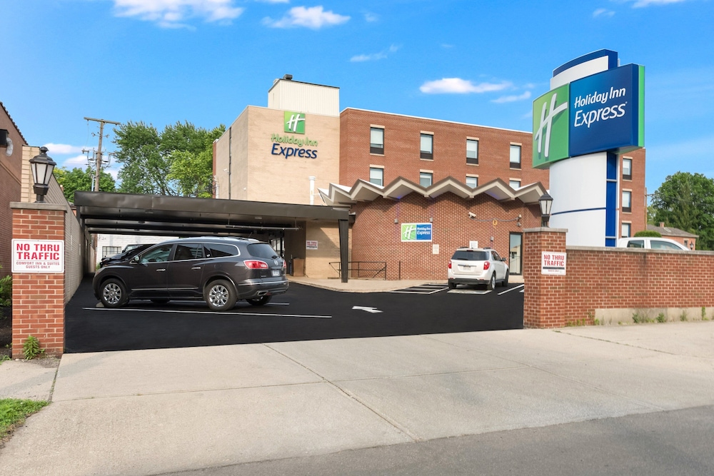 Holiday Inn Express Columbus Downtown 67/75
