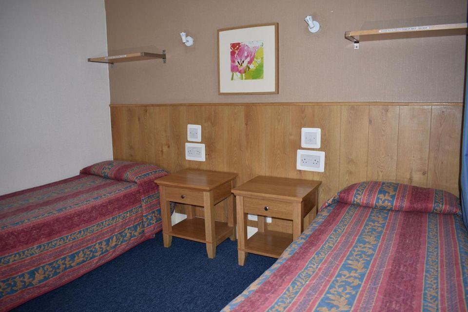 BASIC, TWIN BEDS, SHARED BATHROOM