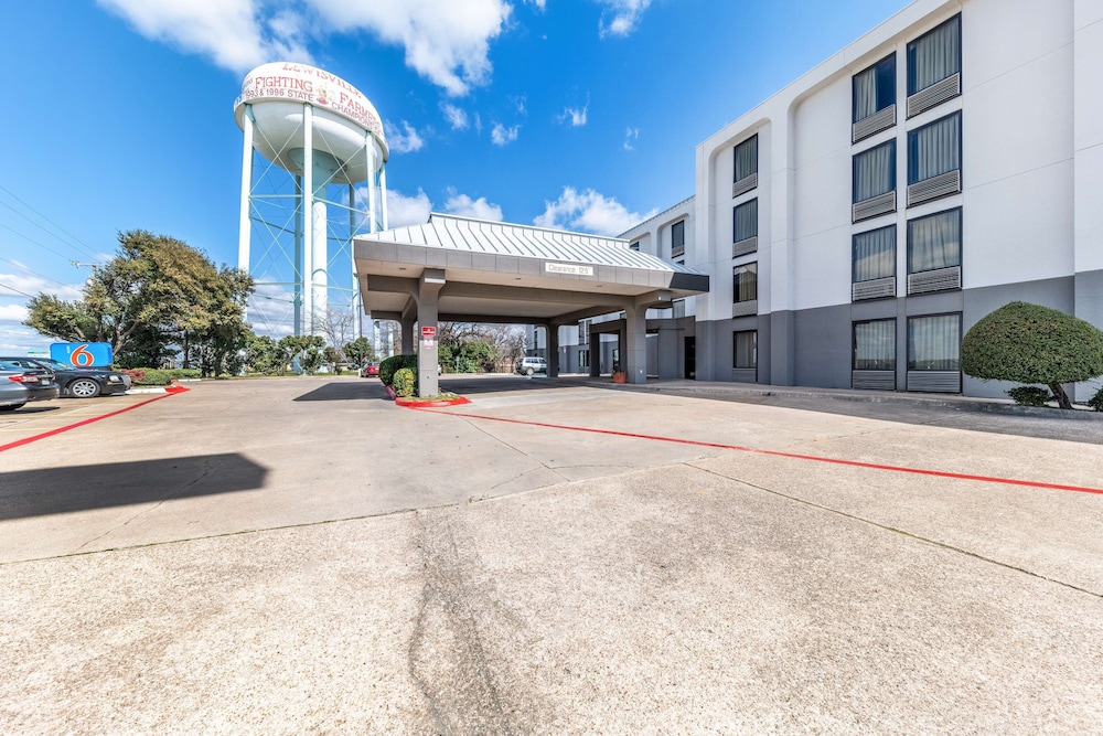 Motel6 Lewisville, TX - Medical City 54/64