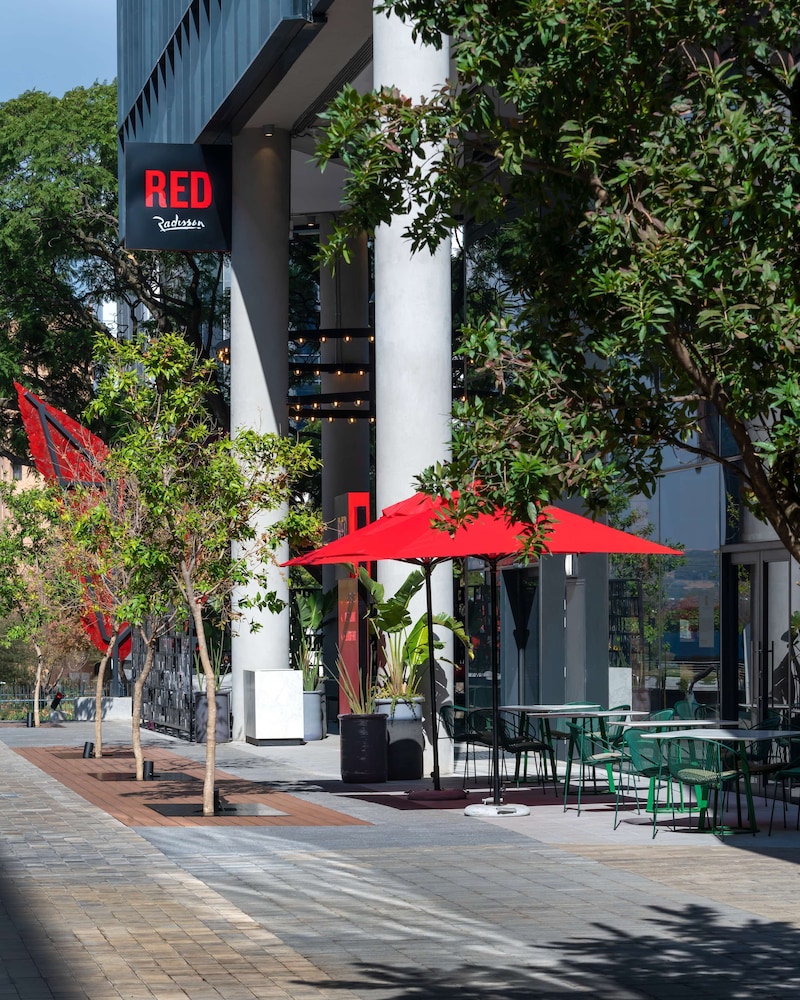 Radisson RED Hotel, Johannesburg Rosebank 69/75