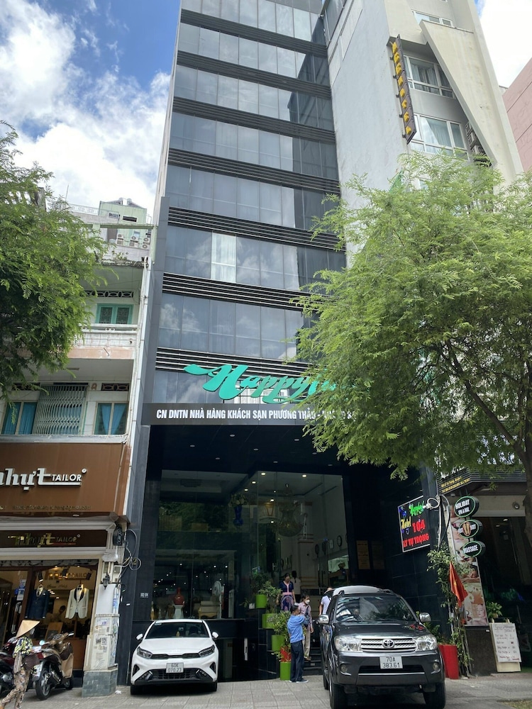 Happy Land Hotel 64/69