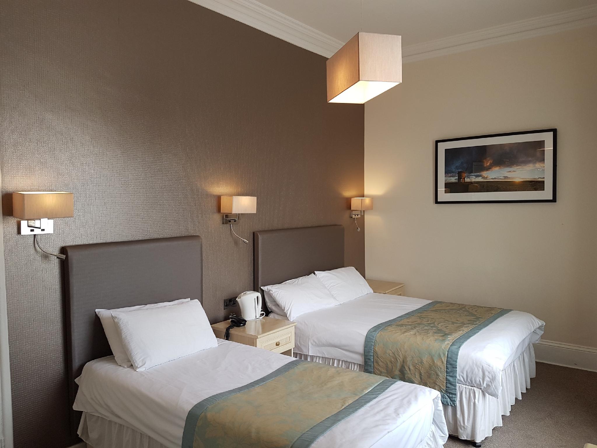 Standard, Twin Beds, Street View