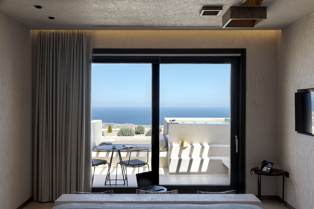 جناح بانورامي بسرير كينج بجاكوزي، North Santorini Luxury Spa Hotel 5/6