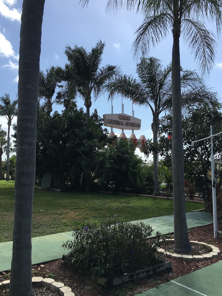 Warm Mineral Springs Motel 29/45