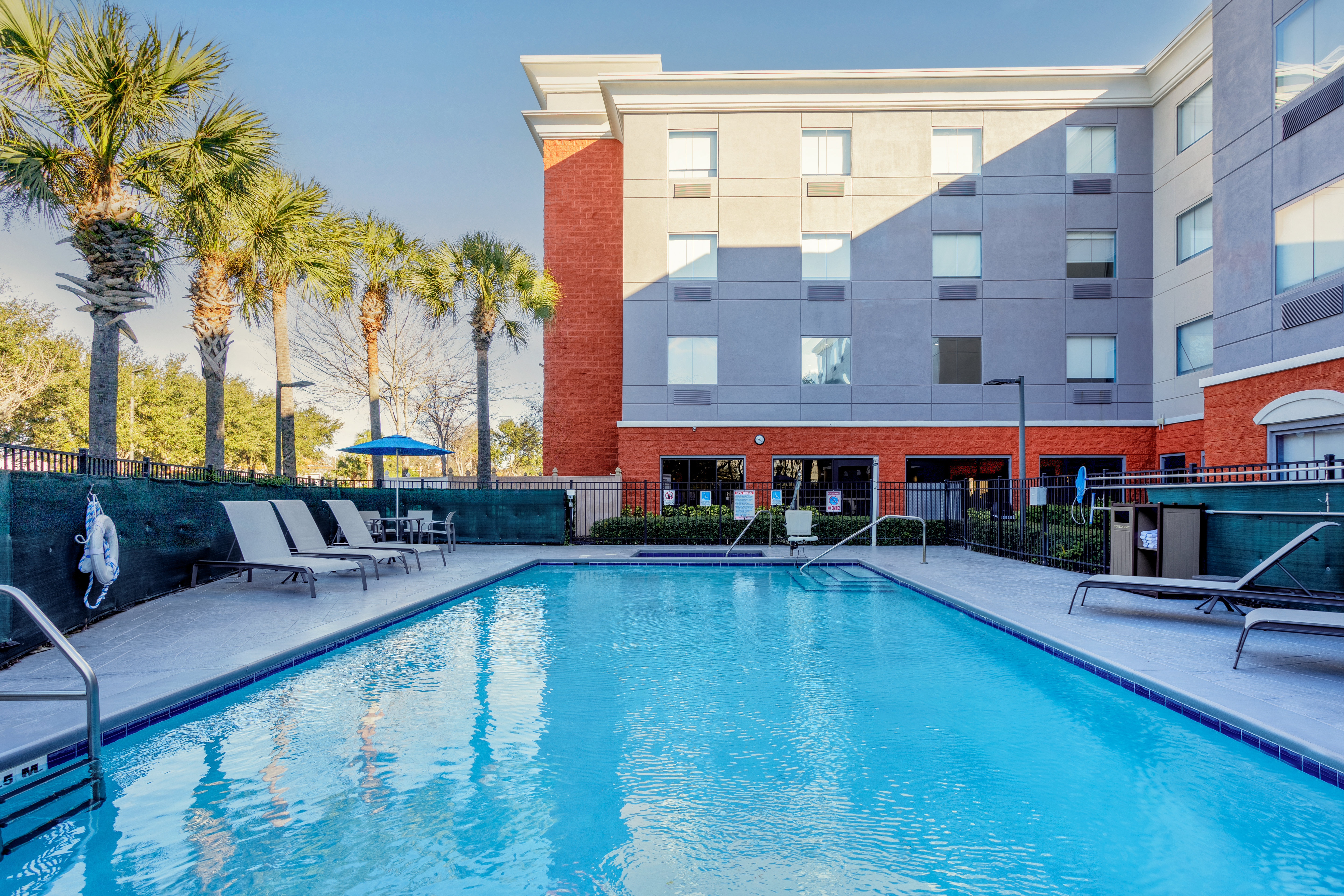 Holiday Inn Express Orlando Ocoee East 48/50
