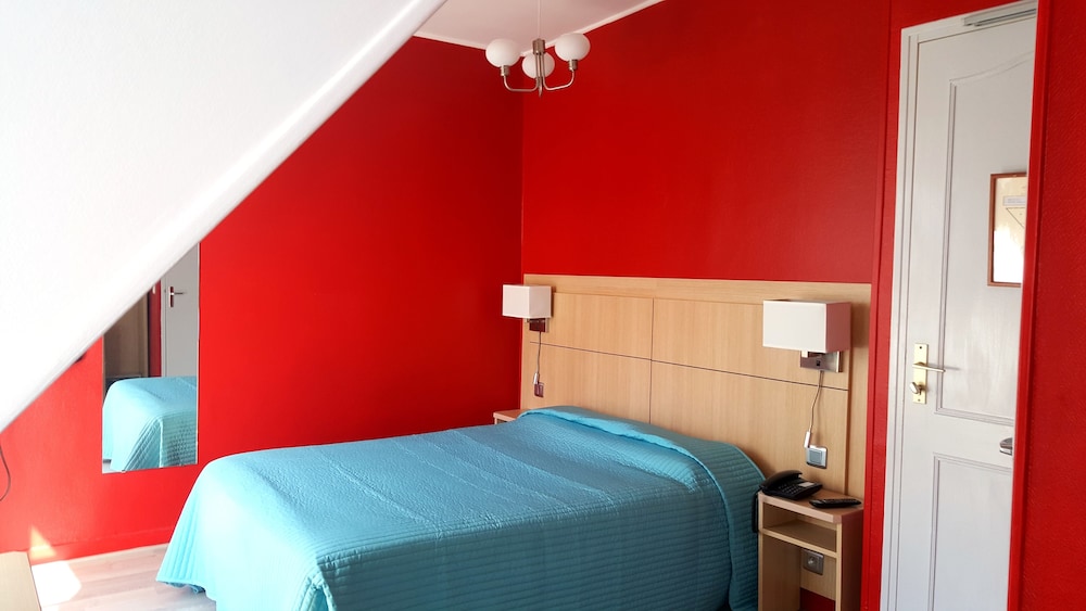 ROOM, SINGLE