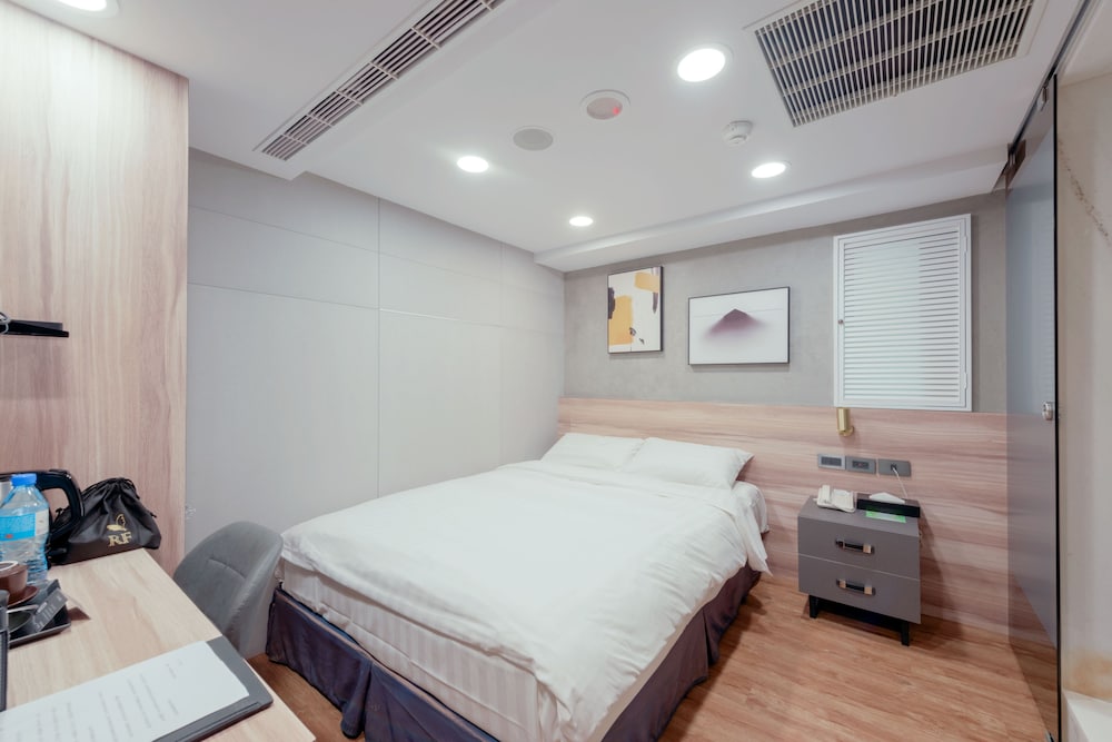 Rf Hotel 23/74