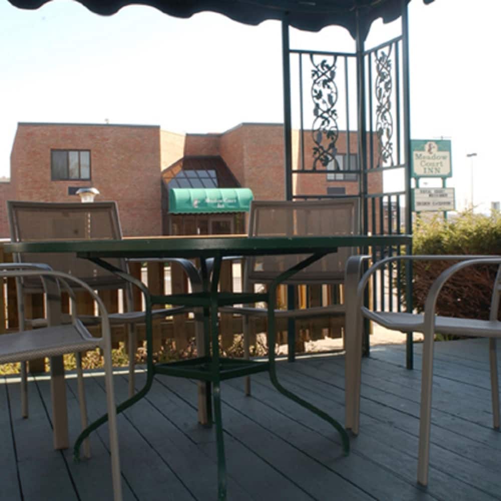 Meadow Court Inn 5/52