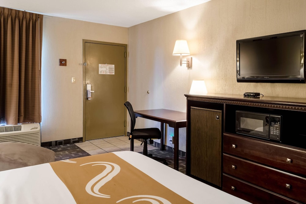 غرفة بسرير كوين لذوي الإعاقة، Quality Inn Moss Point - Pascagoula 2/2