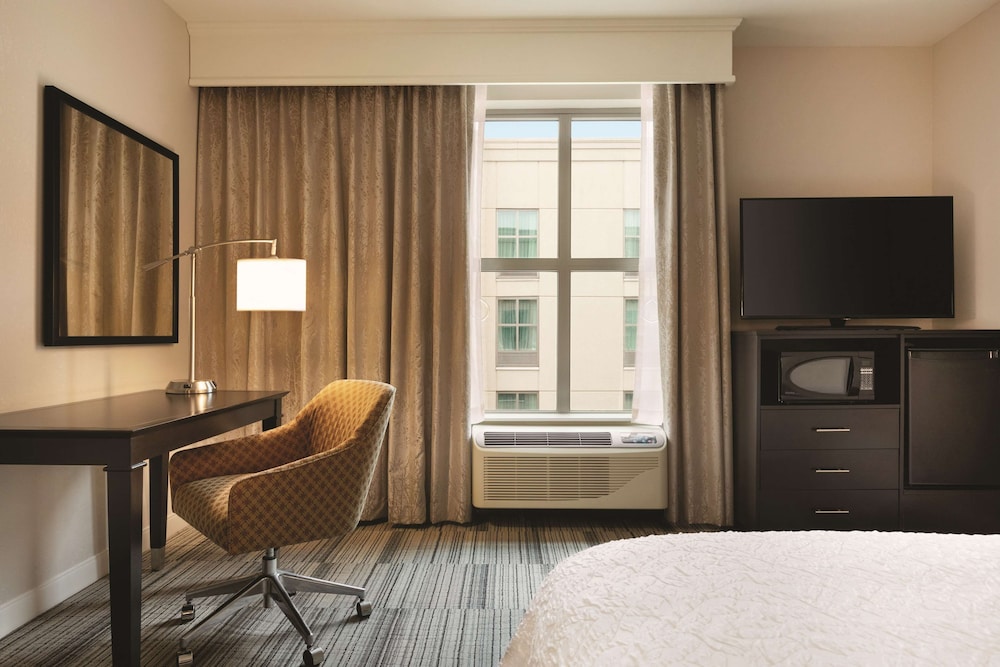 Hampton Inn And Suites Roanoke-Downtown 61/75