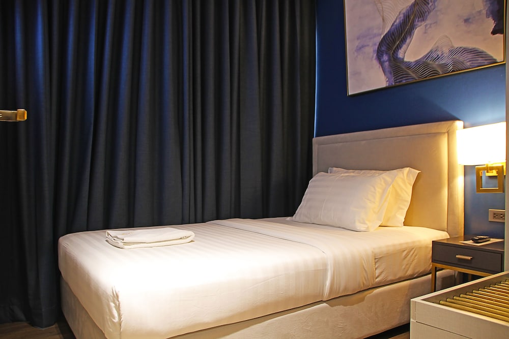 Pvl Suites 8/33
