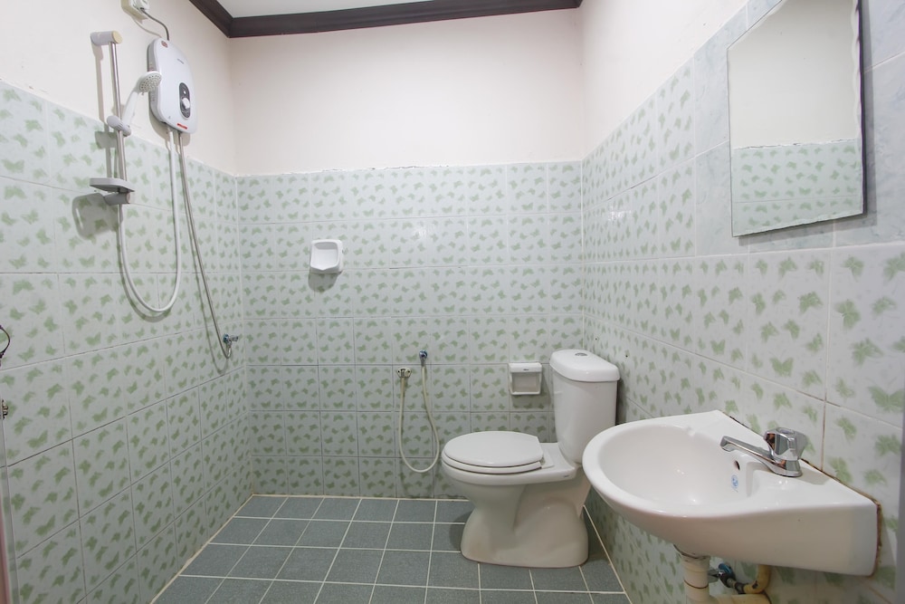 Tanjung Puteri Motel 13/41