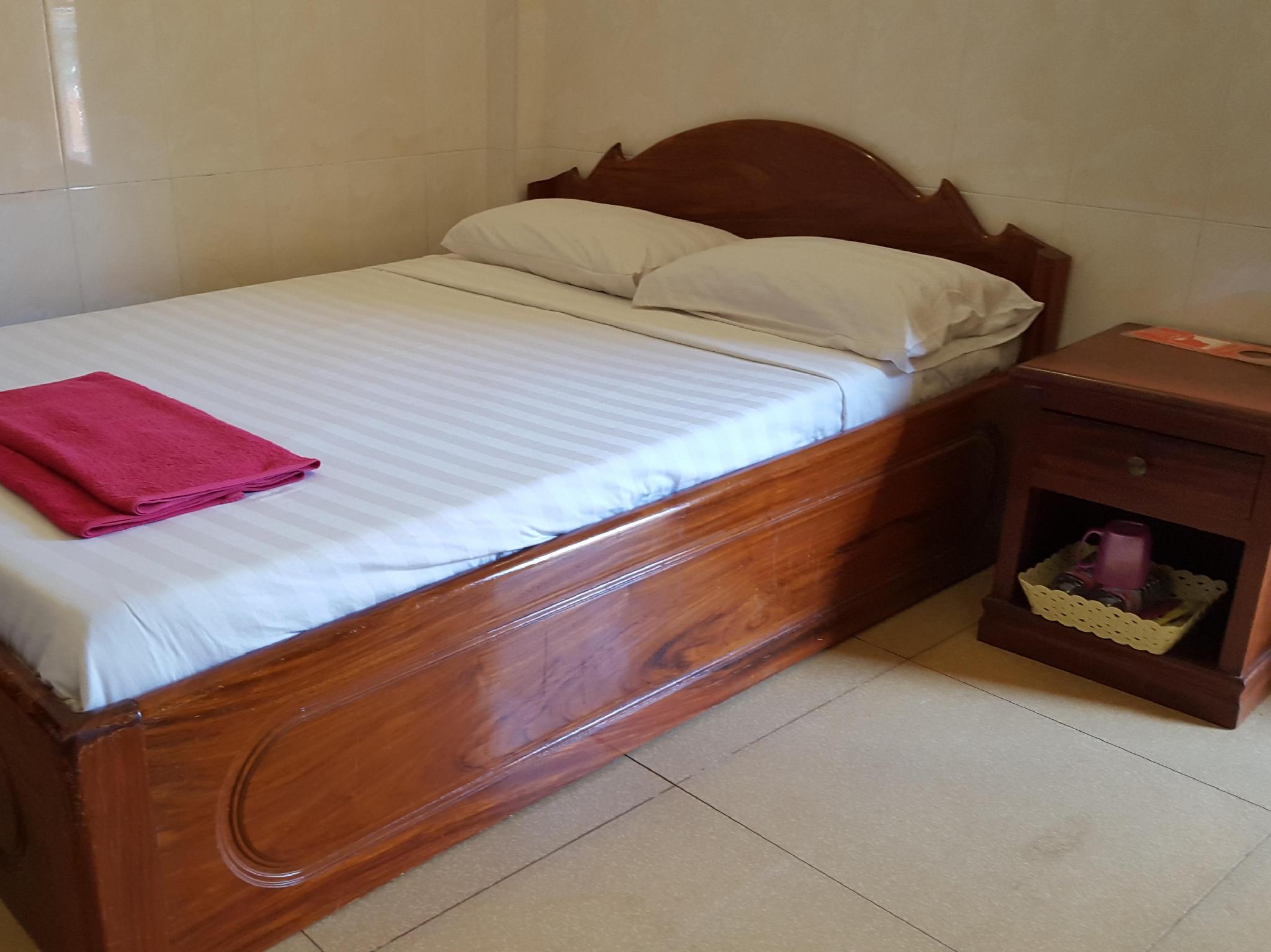 ROOM, DOUBLE BED, WITH FAN