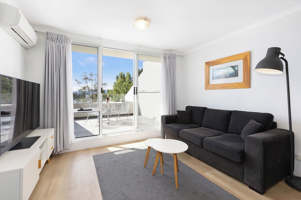 Horizons Lake Jindabyne 62/80