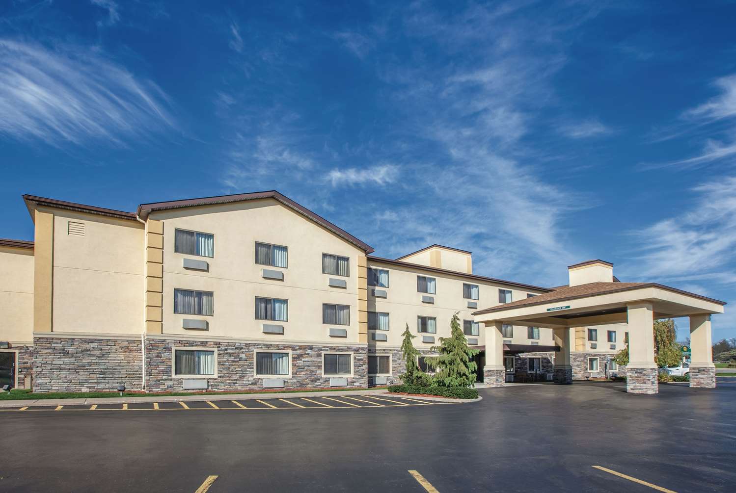La Quinta Inn & Suites by Wyndham Erie 46/51