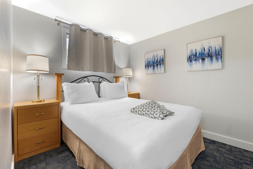 جناح بسريرين كوين مع أريكة بمطبخ، Best Western Inn At Penticton 4/9