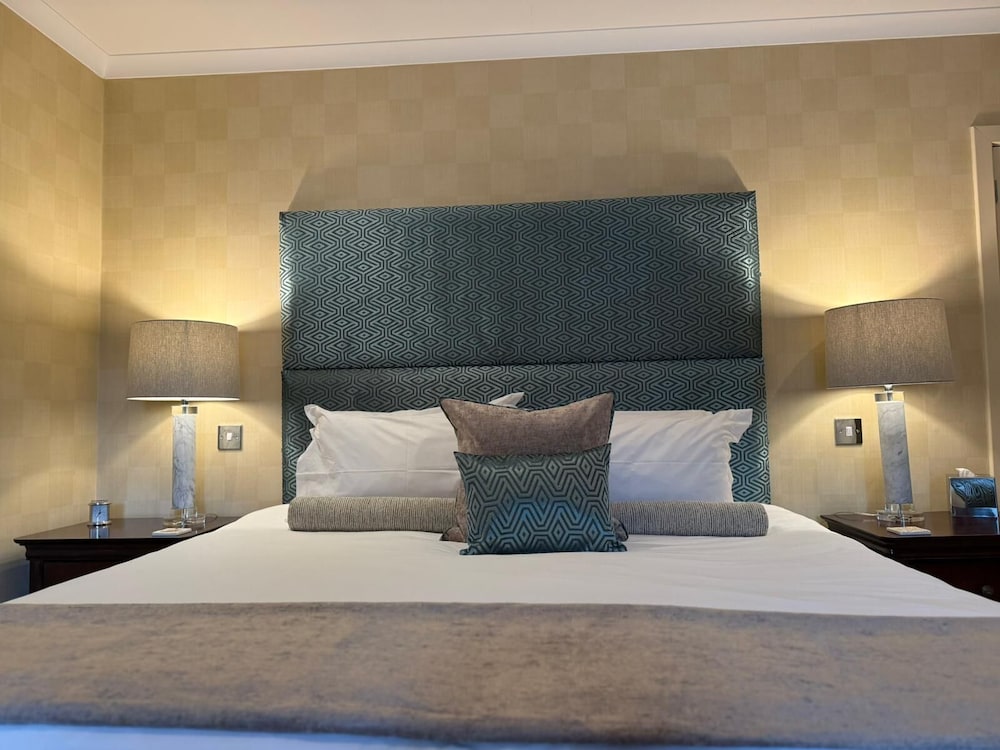 AIRDS HOTEL 35/50