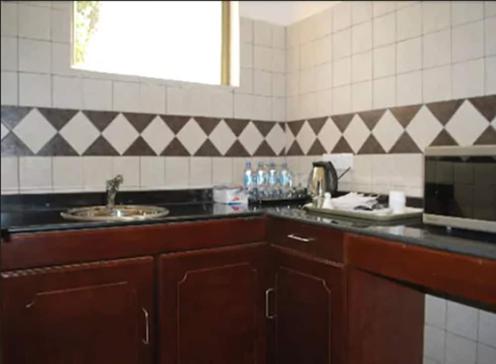Nashera Hotel 41/42