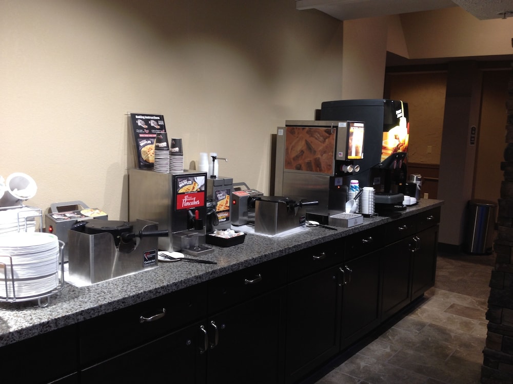 Boarders Inn and Suites by Cobblestone Hotels - Grand Island 60/75