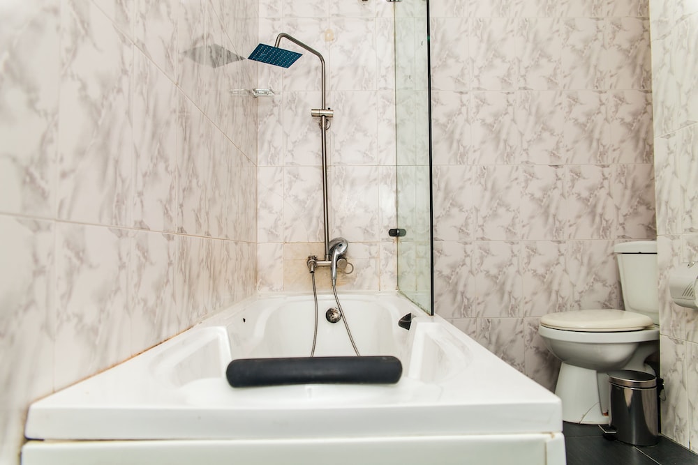 Cribville Hotel & Suites 38/41