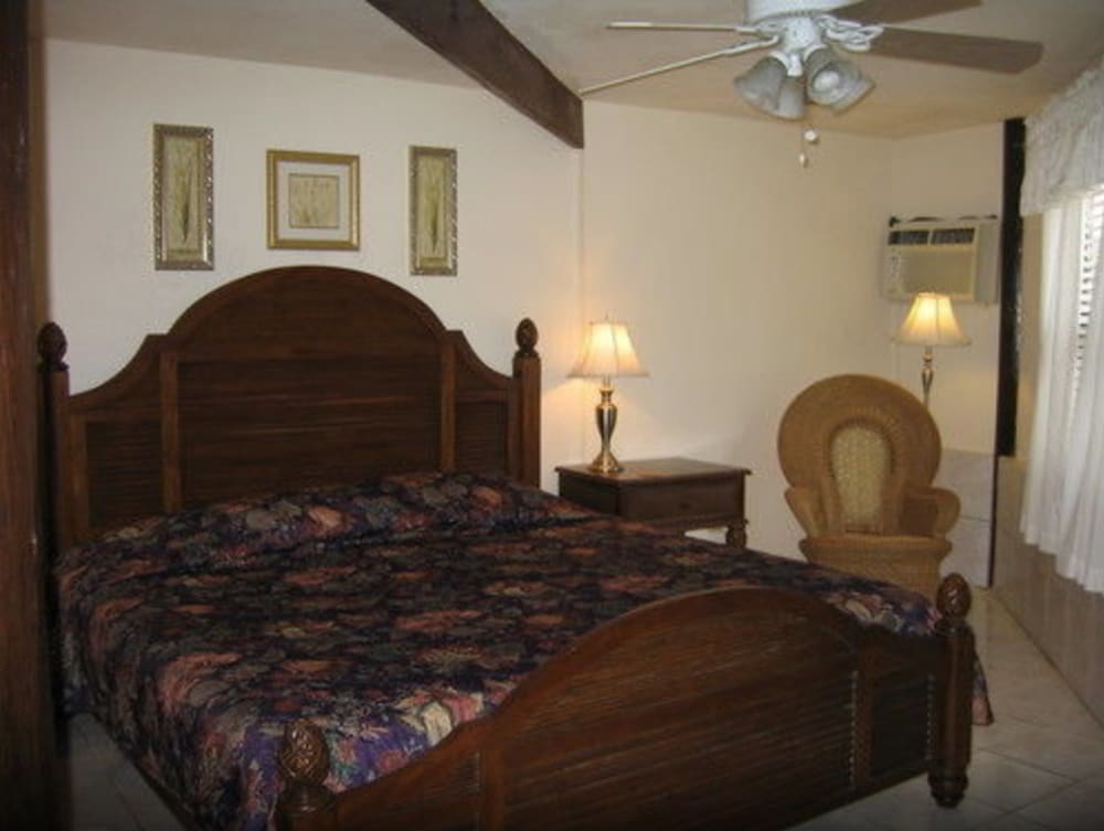 Foster's West Bay Resort 25/69
