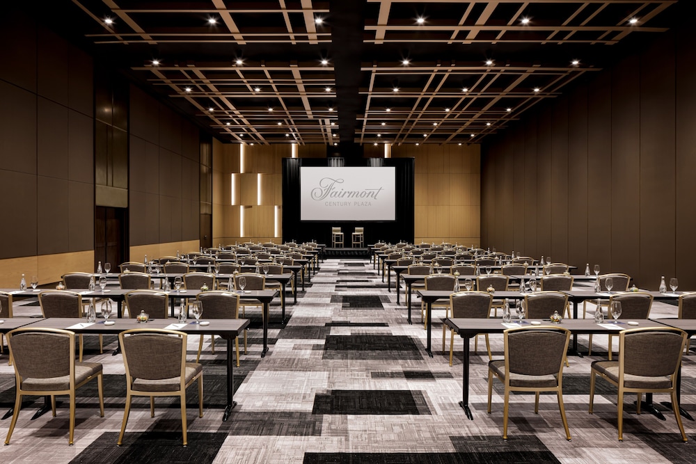 Fairmont Century Plaza Gold Experience 62/73