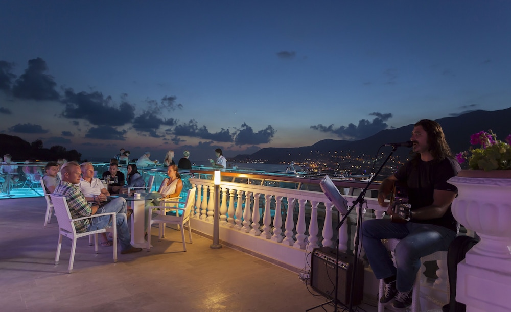 Sunny Hill Alya Hotel 8/53