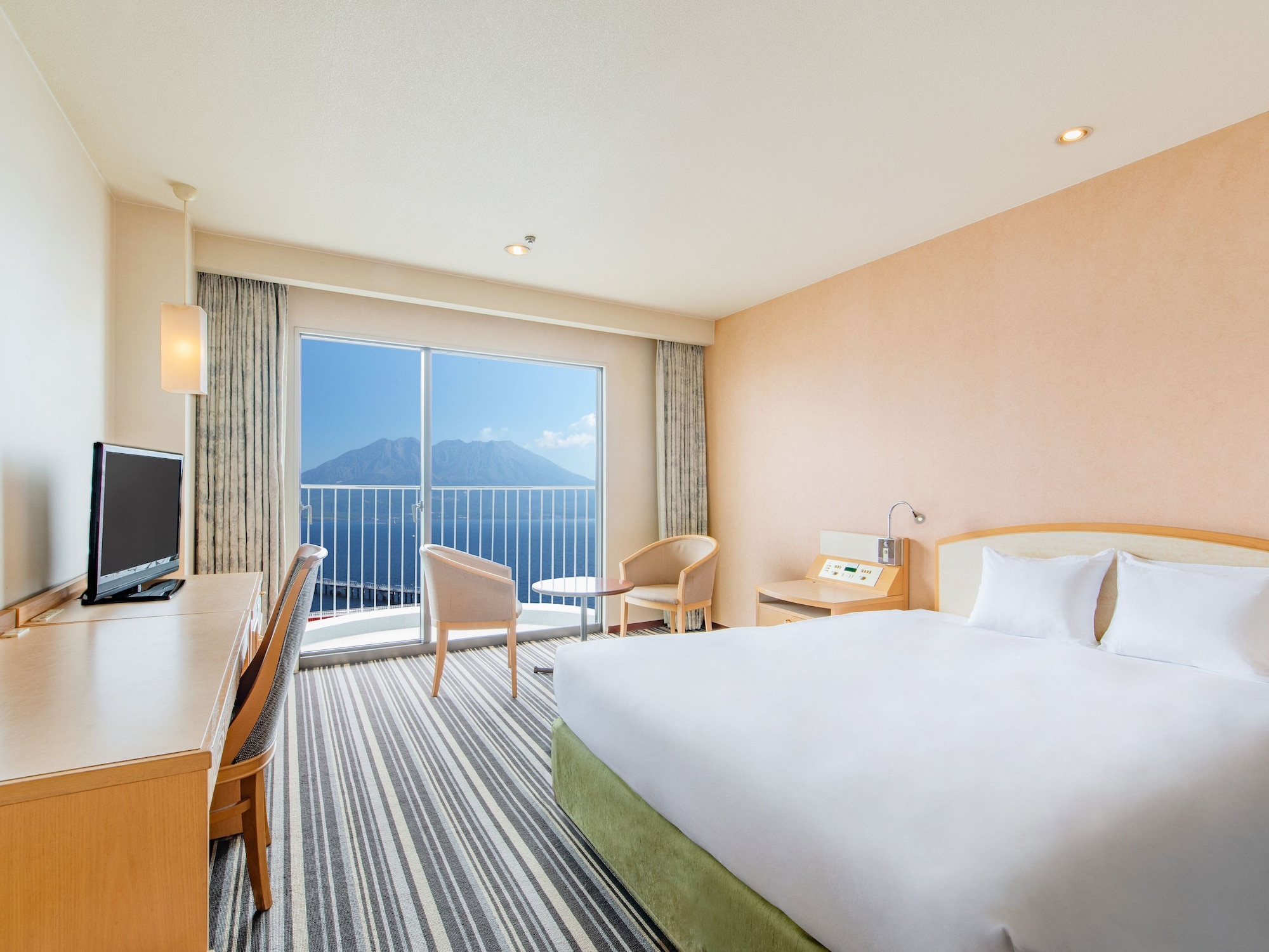 STANDARD, QUEEN BED, SAKURAJIMA VIEW