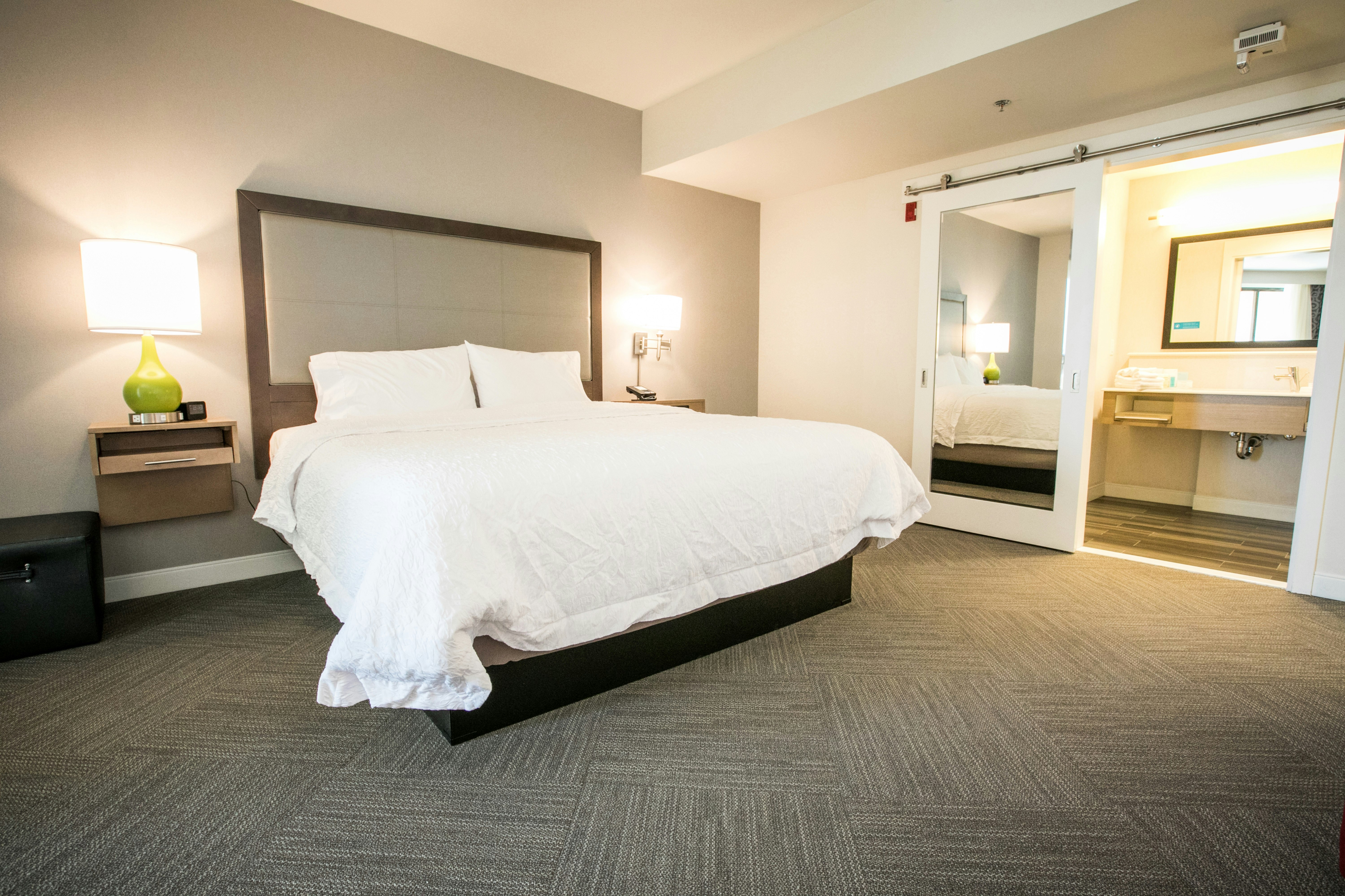 STUDIO, SUITE, KING BED, BALCONY