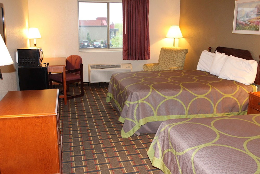 Super 8 by Wyndham Valparaiso 10/23