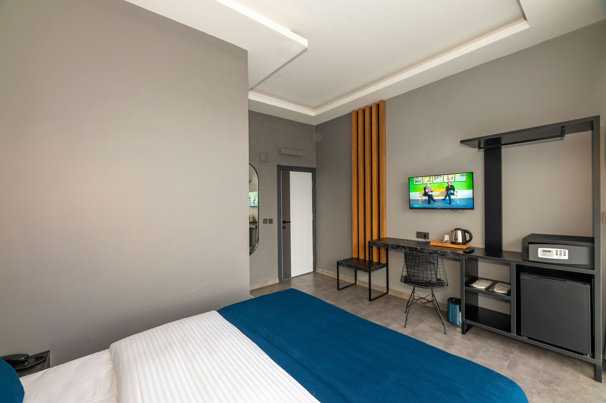 DELUXE, DOUBLE OR TWIN BED, BALCONY