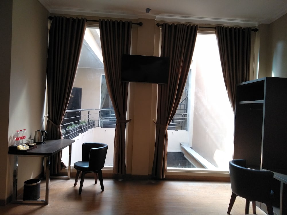 Malang City Boulevard Homestay And Resto 49/55