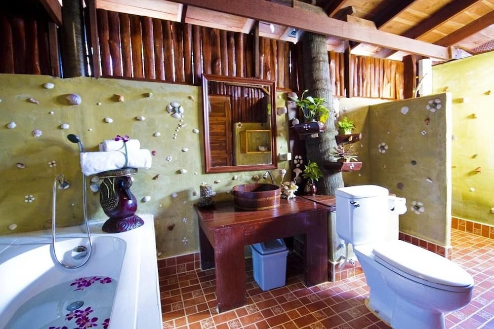 Lipa Bay Resort 34/55