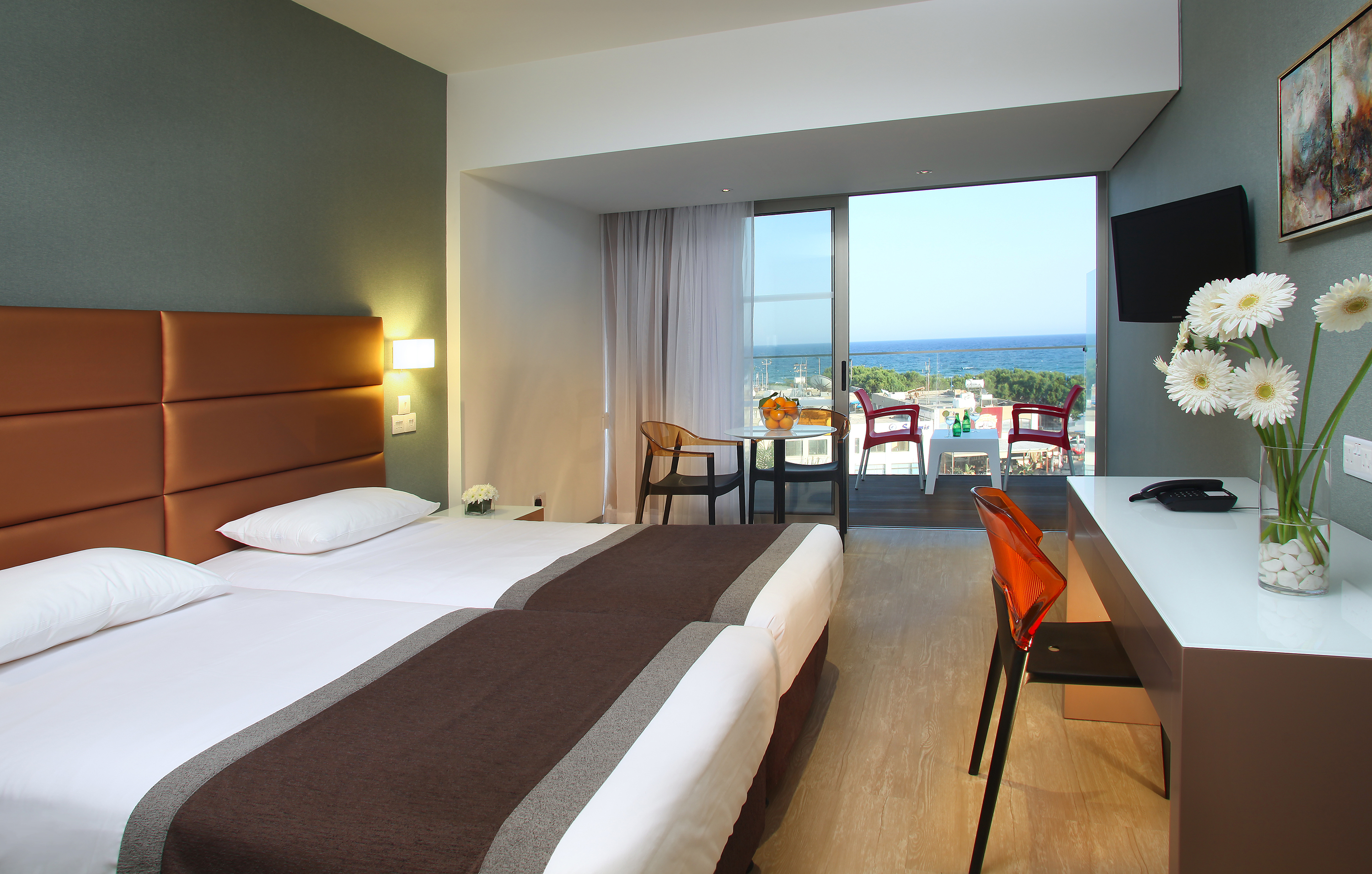 Room, Double or Twin Bed, Lateral Side Sea View
