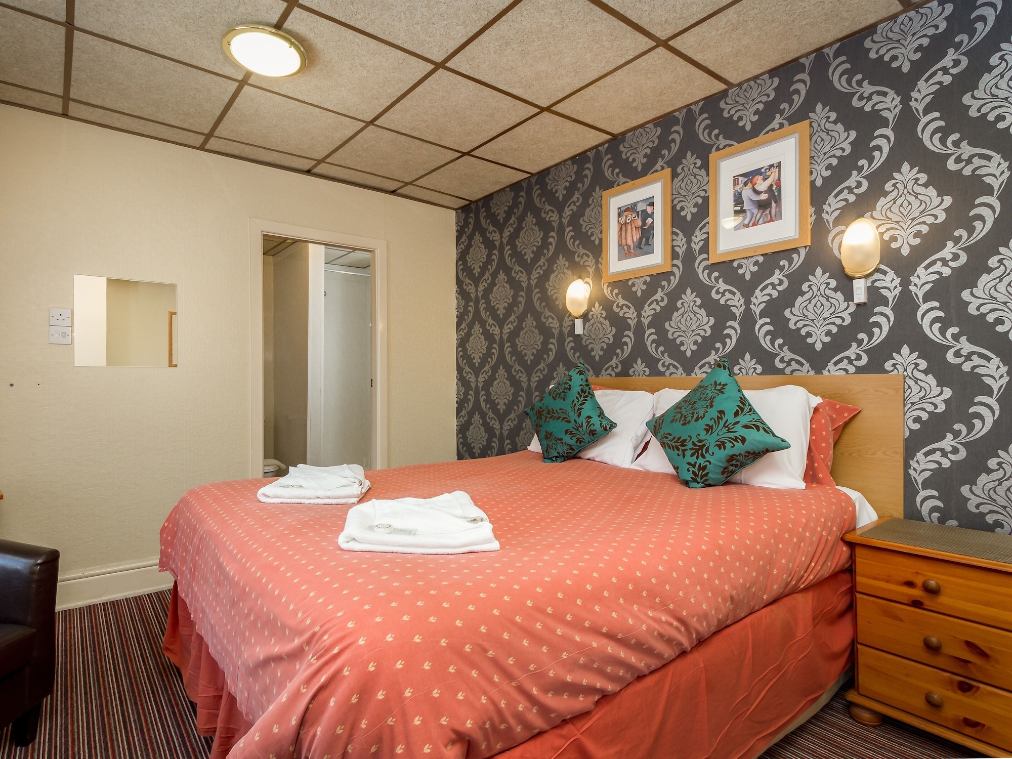 DELUXE, DOUBLE BED