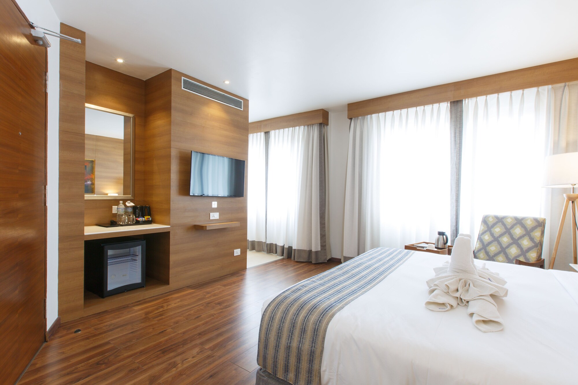 2 BEDROOMS, AMBASSADOR, SUITE