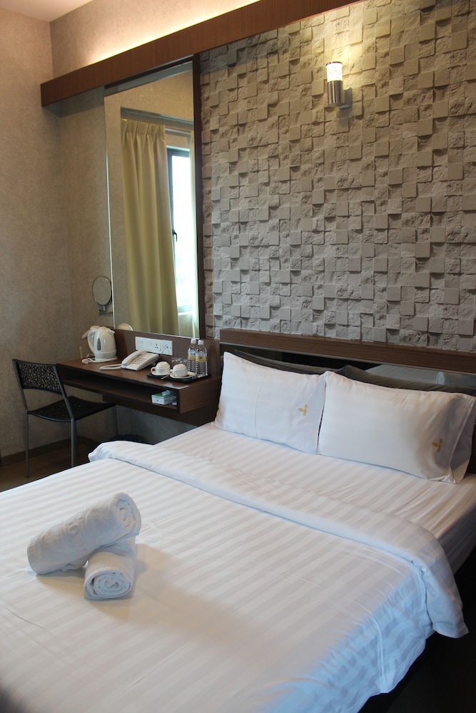 Hotel Golden View Nilai 11/25