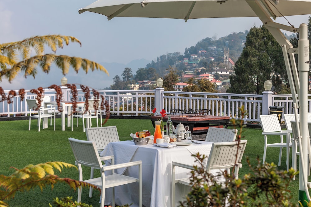 MAYFAIR Himalayan Spa Resort 32/45