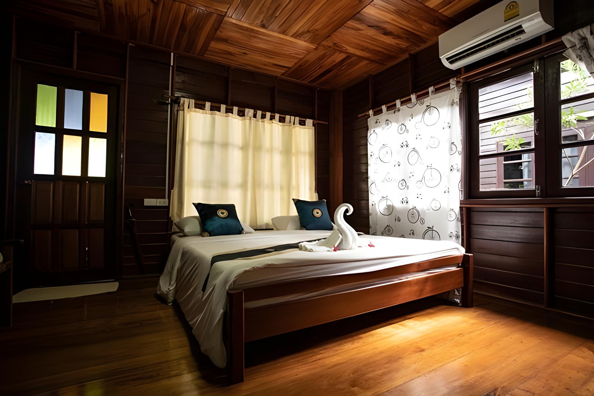 Superior, King Bed, Pool View, Balcony