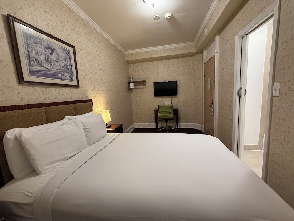 ROOM, DOUBLE BED
