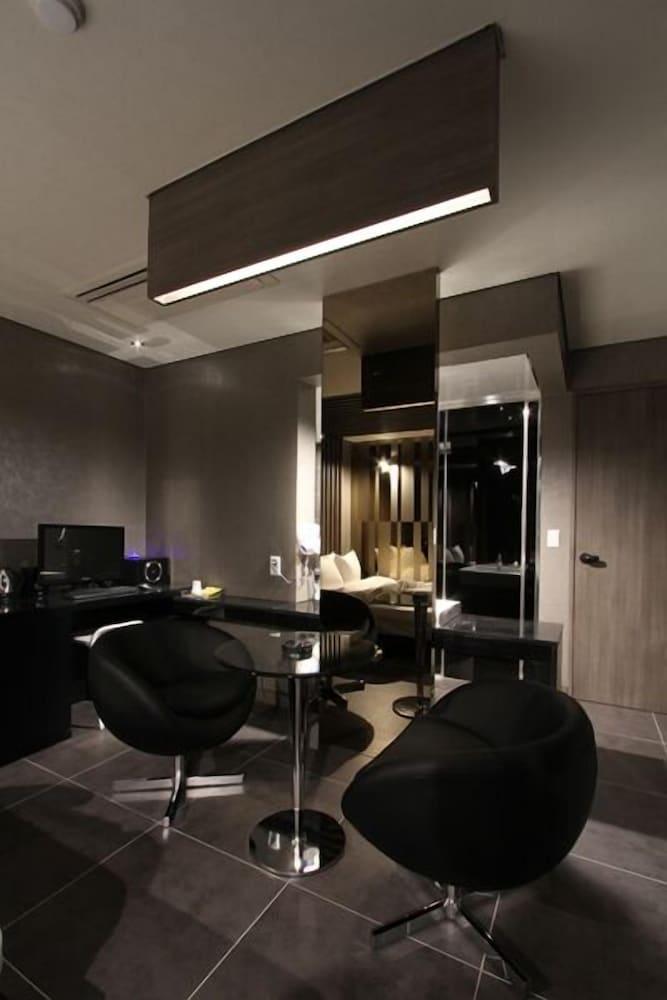 Valentine Hotel 30/34