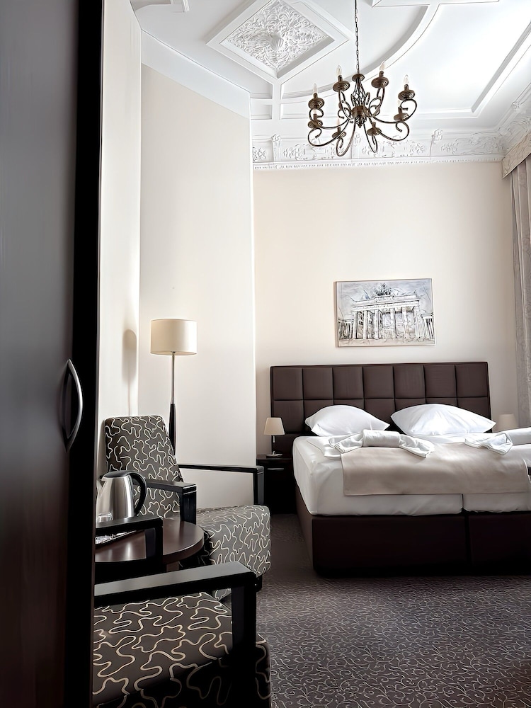 Upper Room Hotel 20/73
