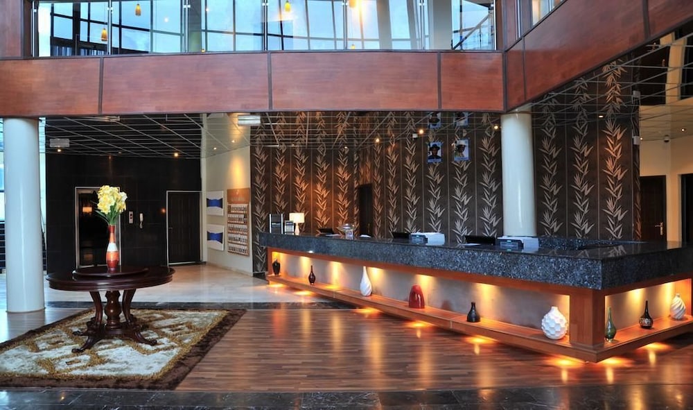 Bon Hotel Delta 5/50