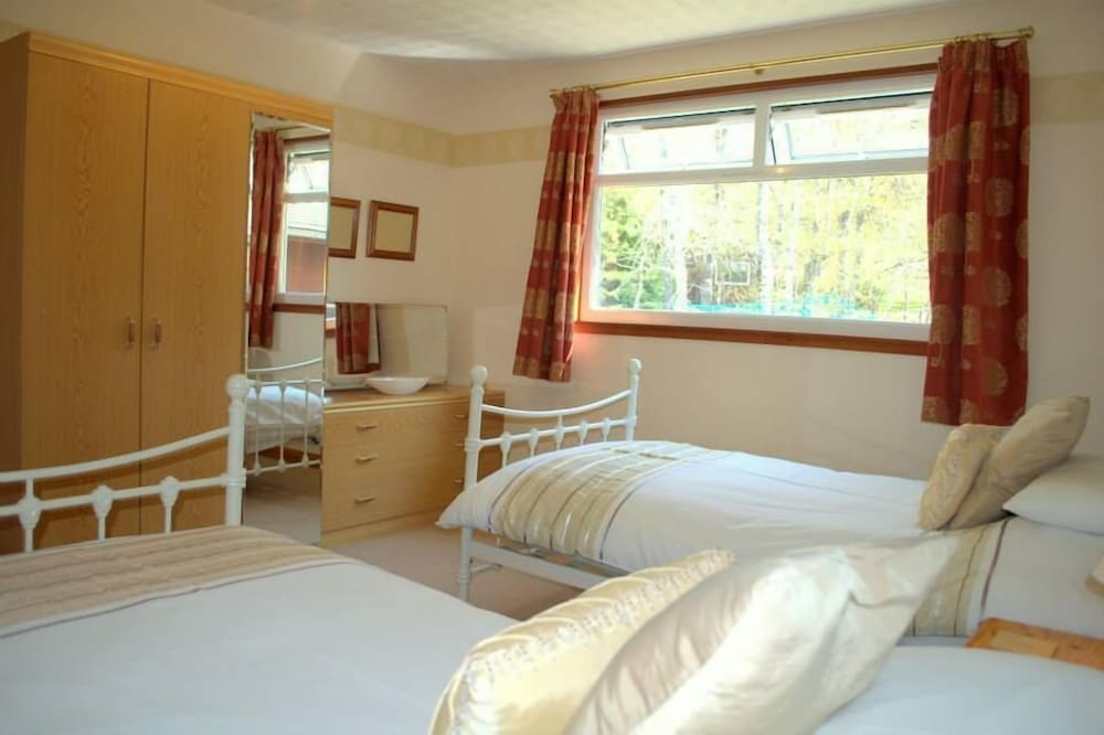 Torcroft Lodges 10/50