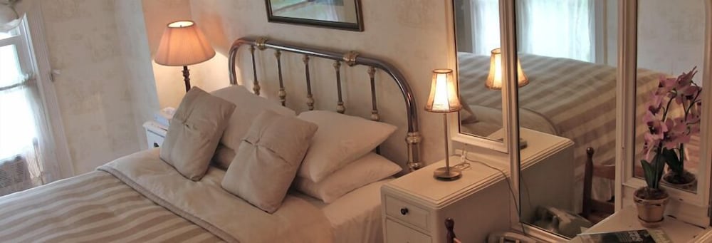 Springside Inn 24/44