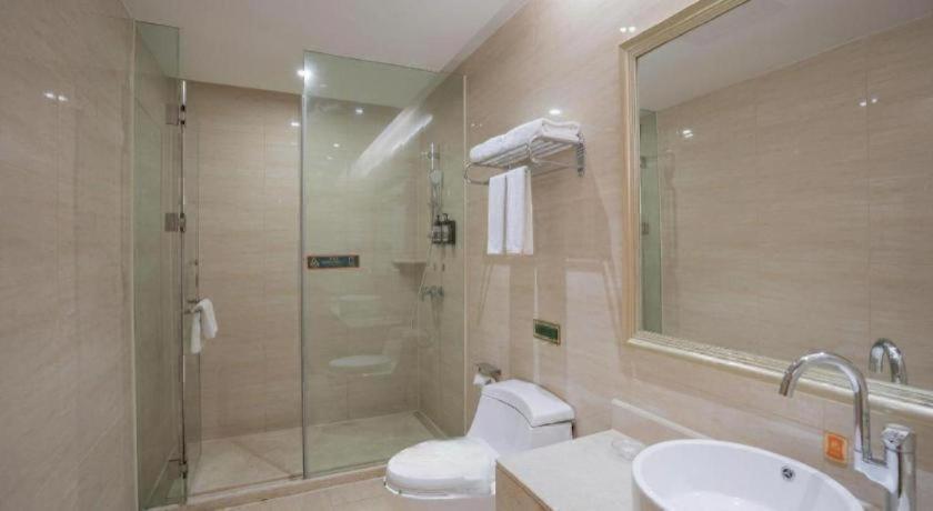 Vienna Hotel (Huizhoushi Lilin North Station) 58/58