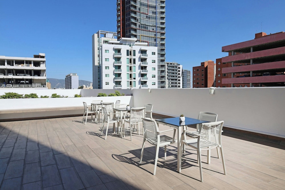 City Express Plus by Marriott Monterrey Galerias 30/32